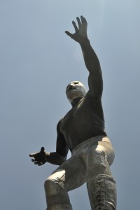 El Santo statue 4